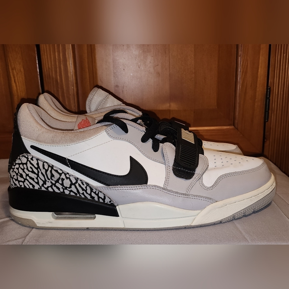 Jordan Men’s White Black Gray Low-Top Sneakers